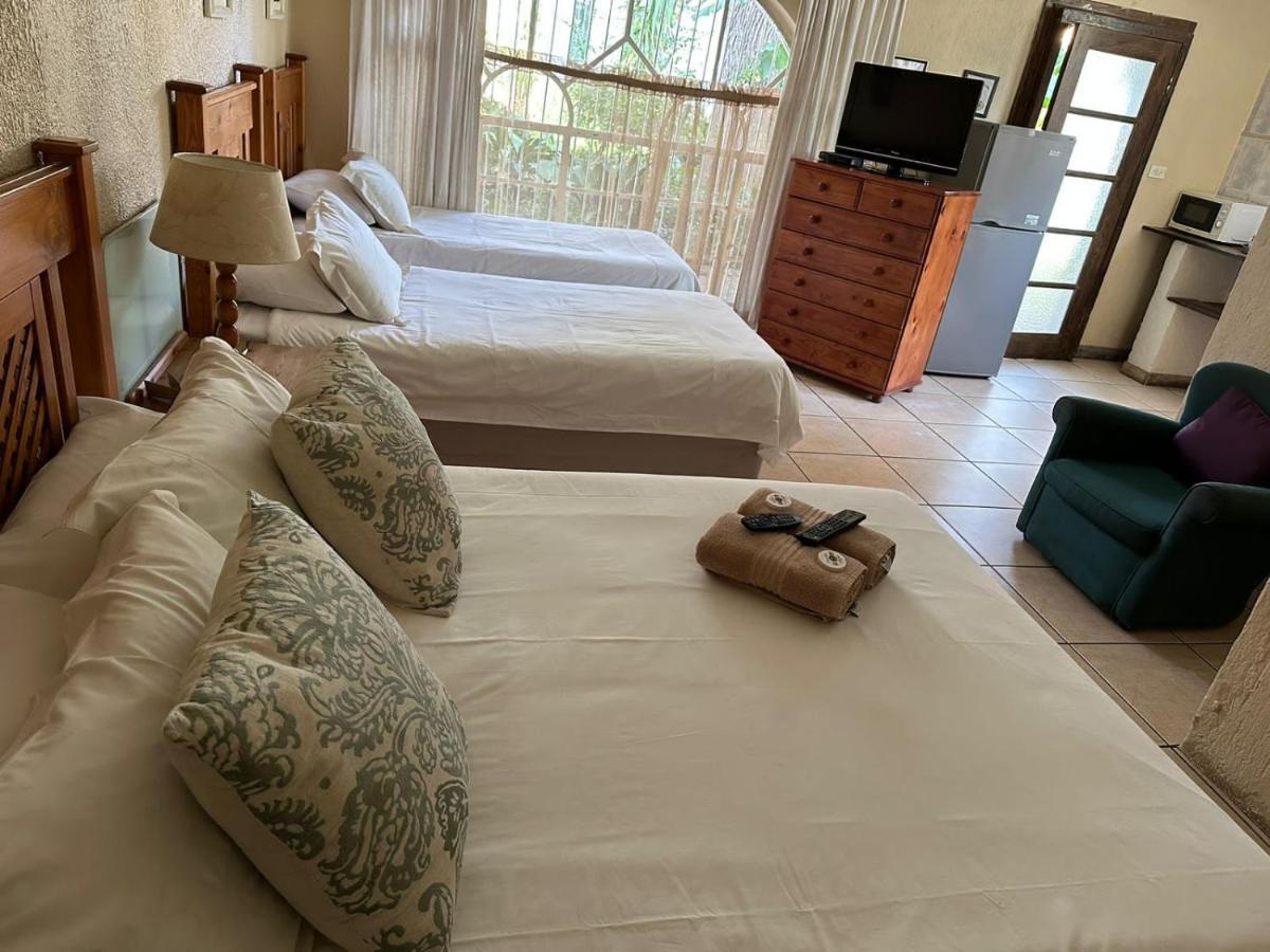 Just Tiffany Guest House & Conference Facility Potchefstroom Exteriör bild