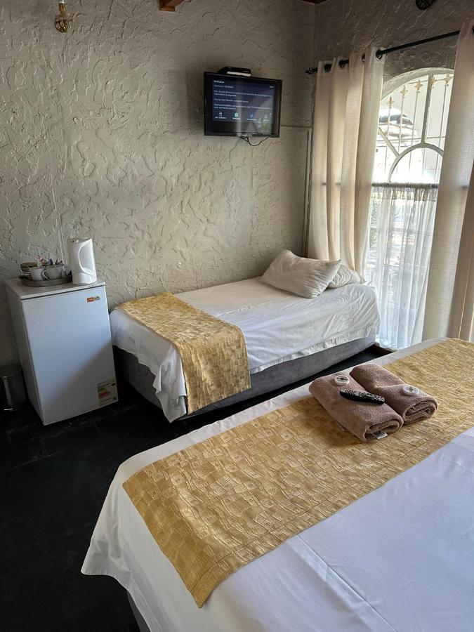 Just Tiffany Guest House & Conference Facility Potchefstroom Exteriör bild
