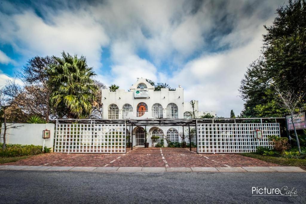 Just Tiffany Guest House & Conference Facility Potchefstroom Exteriör bild