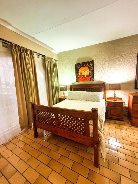 Just Tiffany Guest House & Conference Facility Potchefstroom Exteriör bild